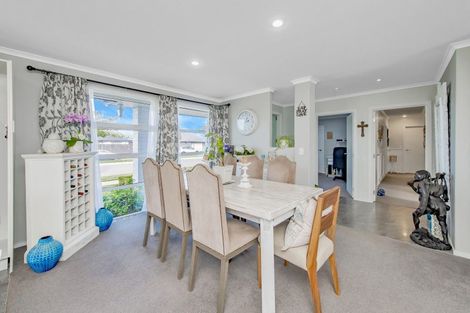 Photo of property in 21 Shillingford Boulevard, Rolleston, 7615