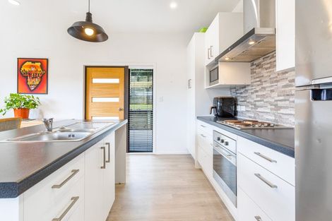 Photo of property in 15 Jelas Road, Red Beach, 0932