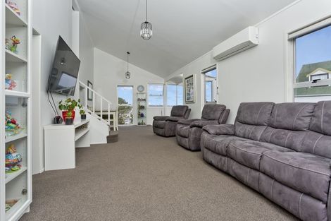 Photo of property in 1/28 Glen Vista Place, Bayview, Auckland, 0629