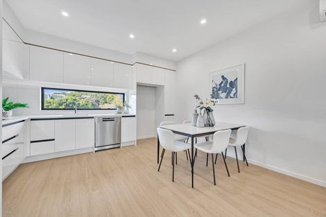 Photo of property in 252 Pakuranga Road, Pakuranga Heights, Auckland, 2010