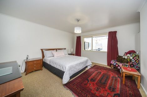 Photo of property in 1 Ayr Place, Hokowhitu, Palmerston North, 4410