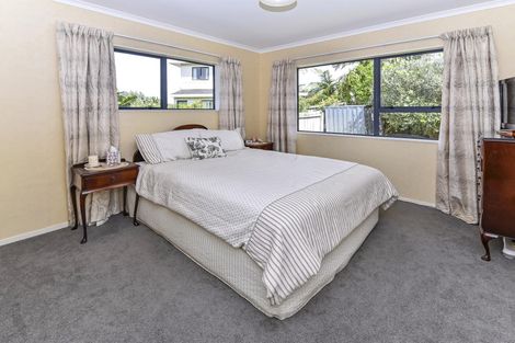 Photo of property in 6 Gleneagles Grove, Wattle Downs, Auckland, 2103
