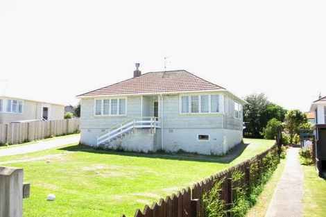 Photo of property in 43 Main Road, Titahi Bay, Porirua, 5022