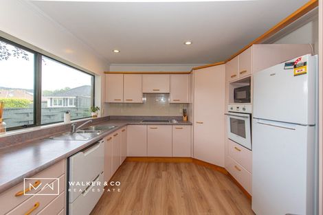 Photo of property in 2 Bathurst Street, Heretaunga, Upper Hutt, 5018