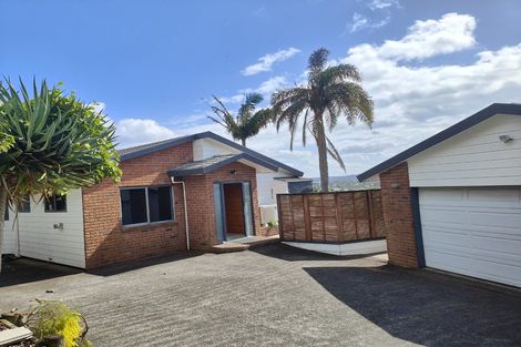 Photo of property in 94 Luckens Road, West Harbour, Auckland, 0618