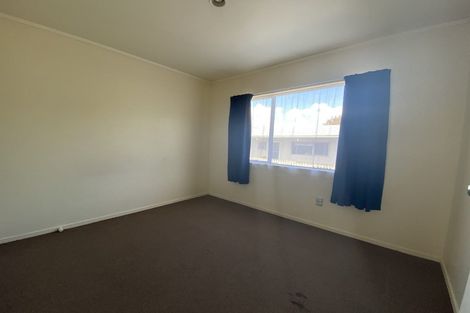 Photo of property in 2/30 Cockayne Crescent, Sunnynook, Auckland, 0620