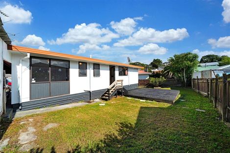 Photo of property in 2/76 Parrs Cross Road, Henderson, Auckland, 0612