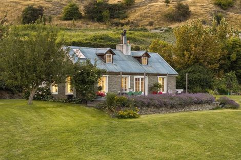 Photo of property in 2 Marshall Avenue, Lake Hayes, Queenstown, 9371