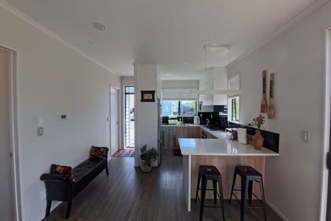 Photo of property in 11 Pihoihoi Place, Hobsonville, Auckland, 0616