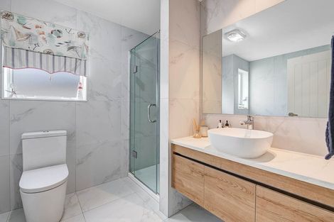 Photo of property in 125 Godfrey Drive, Orewa, 0931