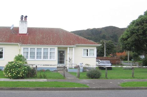Photo of property in 2 Purser Grove, Fairfield, Lower Hutt, 5011