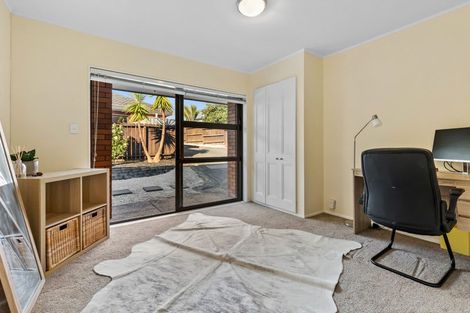Photo of property in 2/16 Matisse Drive, West Harbour, Auckland, 0618