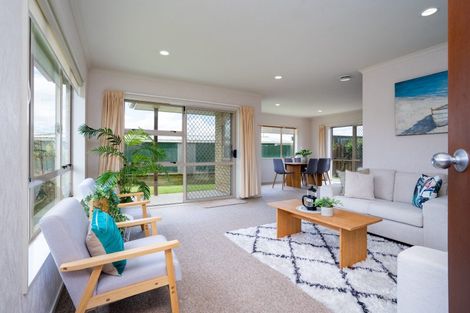 Photo of property in 18b Abergeldie Way, Cambridge, 3434