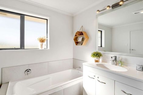 Photo of property in 28 Macdonald Heights, Feilding, 4702