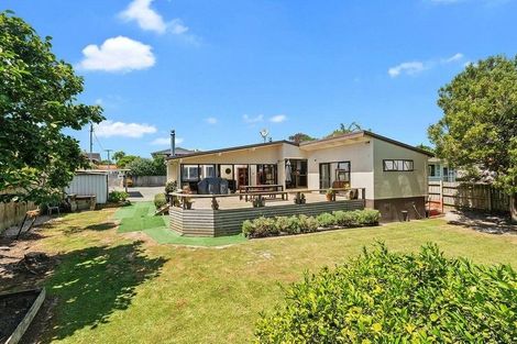 Photo of property in 106 Te Atatu Road, Te Atatu South, Auckland, 0610