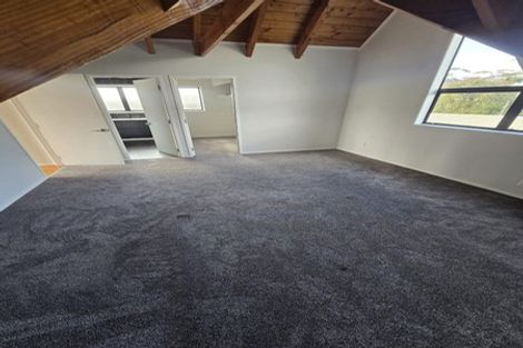 Photo of property in 21 Sungrove Rise, Sunnyvale, Auckland, 0612