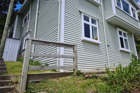 Photo of property in 2 Harland Street, Brooklyn, Wellington, 6021