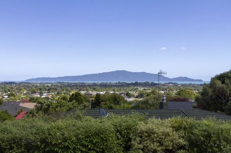 Photo of property in 39b Kakariki Grove, Waikanae, 5036