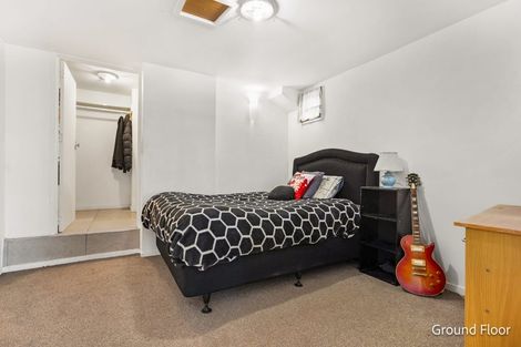 Photo of property in 42 Ellesmere Crescent, Pakuranga Heights, Auckland, 2010