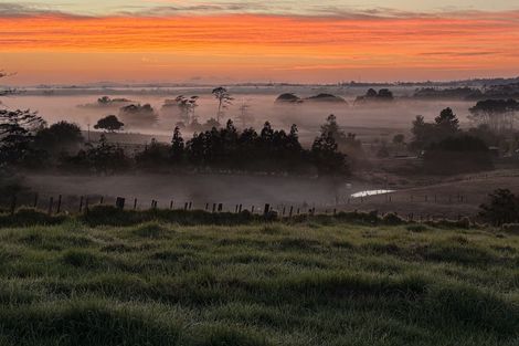 Photo of property in 133 Hanham Road, Kumeu, 0891