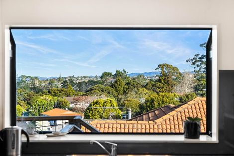 Photo of property in 9 Van Dyke Place, West Harbour, Auckland, 0618