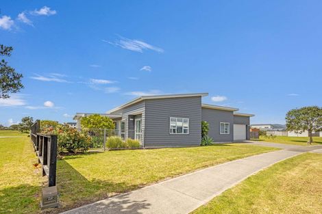 Photo of property in 139 Rangiora Crescent, Matarangi, Whitianga, 3592