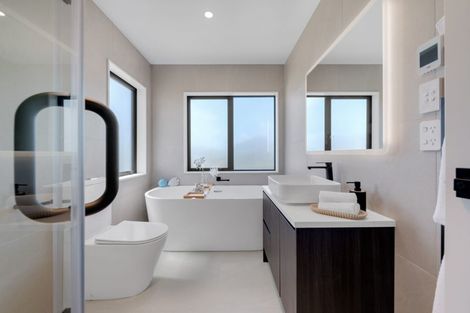 Photo of property in 14 Parkmore Drive, Rosehill, Papakura, 2113