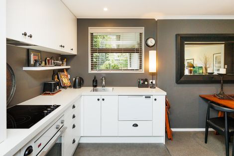 Photo of property in 8 Earl Place, Hokowhitu, Palmerston North, 4410