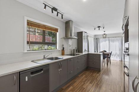 Photo of property in 32 Beaumont Crescent, Frankleigh Park, New Plymouth, 4310