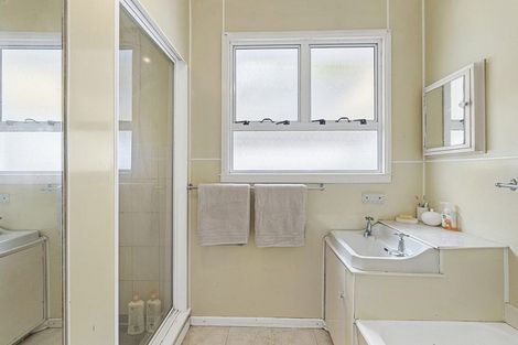 Photo of property in 108 Huatoki Street, Frankleigh Park, New Plymouth, 4310