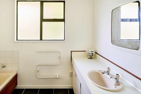 Photo of property in 38 Exploration Way, Whitby, Porirua, 5024