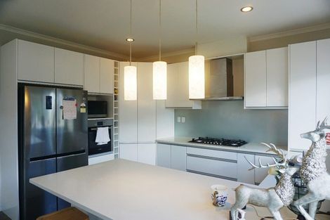 Photo of property in 27a Normanton Street, Glenfield, Auckland, 0629