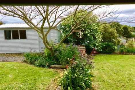 Photo of property in 6 Paraekaretu Street, Hunterville, 4730