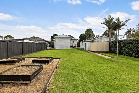 Photo of property in 20 Alberta Street, Point Chevalier, Auckland, 1022