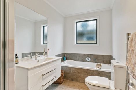 Photo of property in 24 Richardson Road, Omokoroa, 3114