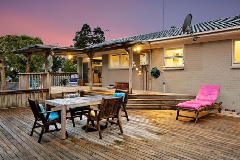 Photo of property in 12 Havelle Avenue, Titirangi, Auckland, 0604