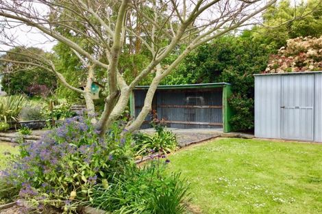 Photo of property in 6 Paraekaretu Street, Hunterville, 4730