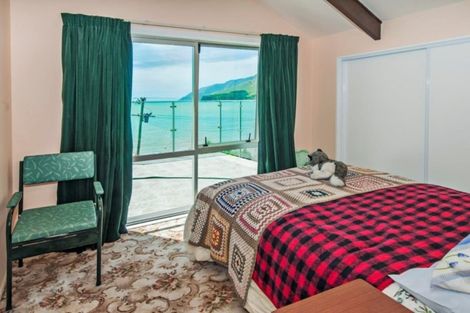 Photo of property in 5 Holmes Bay Road, Pigeon Bay, 7583