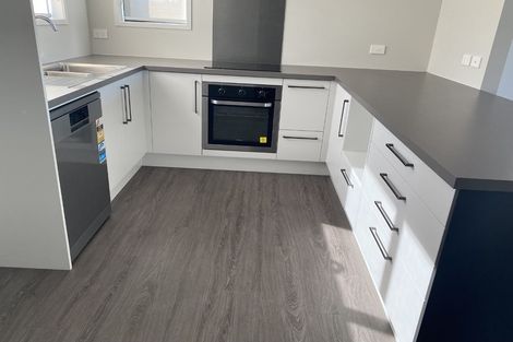 Photo of property in 35 Discovery Place, Marfell, New Plymouth, 4310