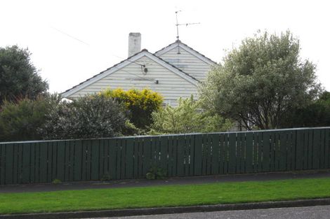 Photo of property in 22 Endeavour Street, Marfell, New Plymouth, 4310