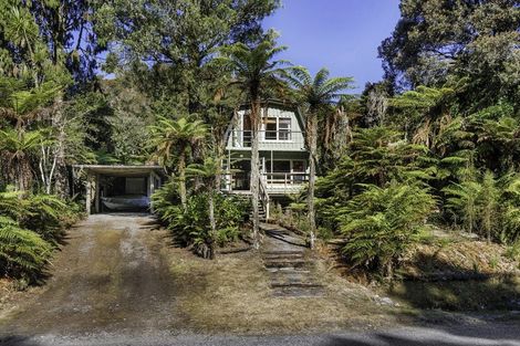 Photo of property in 37 Lake View Terrace, Moana, 7875