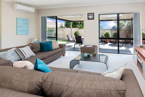 Photo of property in 19 Fairbairn Place, East Tamaki Heights, Auckland, 2016