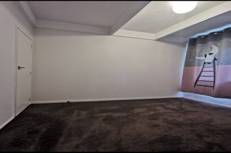 Photo of property in 1/2 Griffiths Place, Te Atatu South, Auckland, 0610