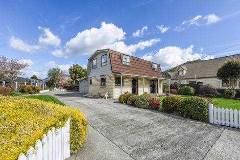 Photo of property in 4 Beach Road, Waikawa, Picton, 7220
