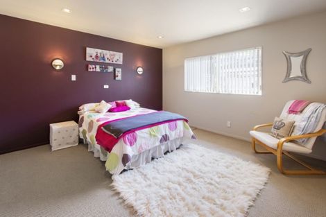 Photo of property in 21 Gardone Terrace, Conifer Grove, Takanini, 2112