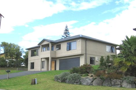 Photo of property in 2 Ruze Vida Drive, Massey, Auckland, 0614