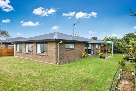 Photo of property in 25 Robertson Road, Favona, Auckland, 2024