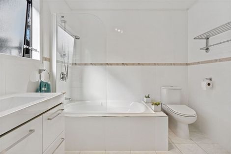 Photo of property in 2/18 Morton Avenue, Forrest Hill, Auckland, 0620