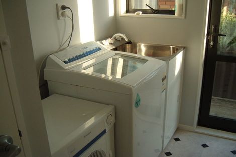 Photo of property in 4 Peachgrove Road, Te Atatu Peninsula, Auckland, 0610