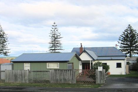 Photo of property in 160 Charles Street, Westshore, Napier, 4110